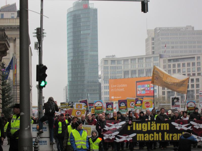 Demo in Berlin gegen Fluglaerm