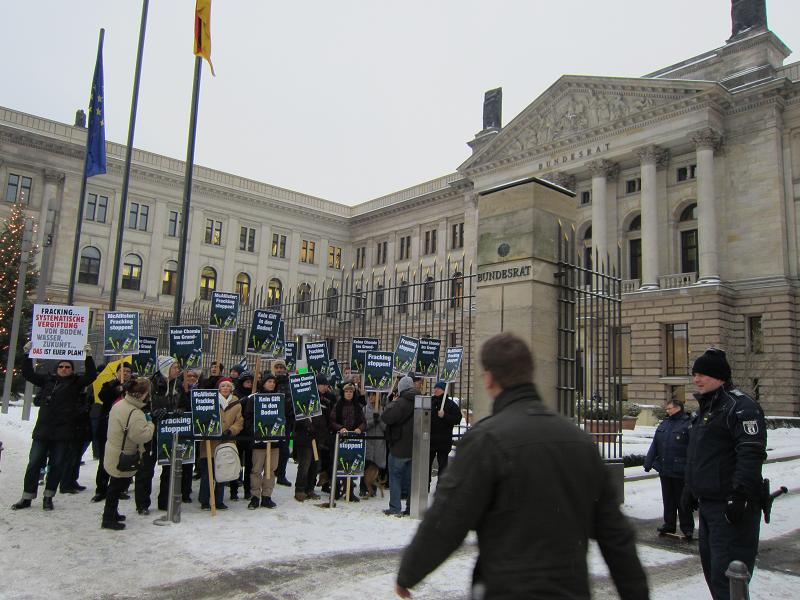 Demo gegen Fracking vor dem Bundesrat
