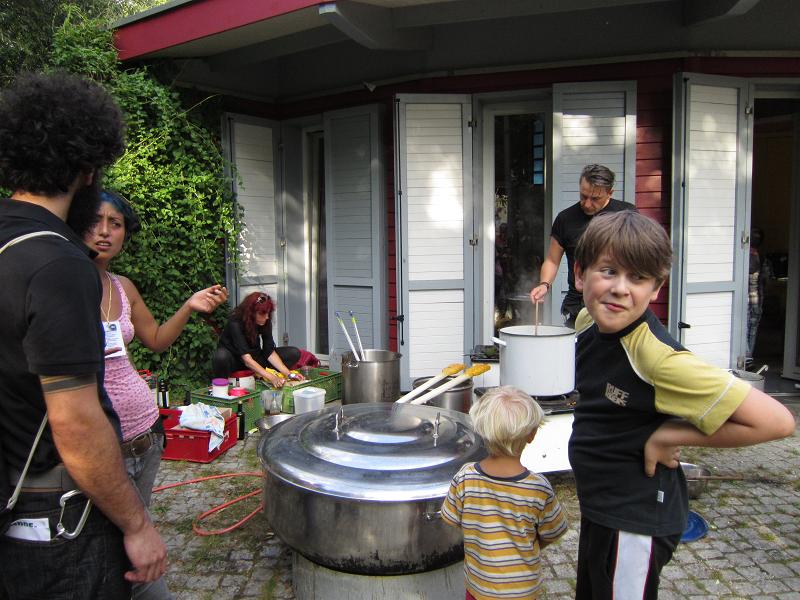 Berliner Wassertisch bei Suppe und Mucke 2012 auf dem Forckenbeckplatz in Friedrichshain